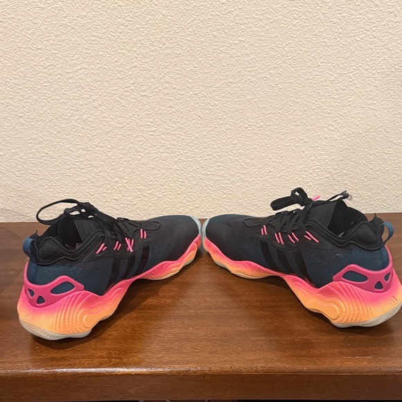 Nike Trae Young 3 Black, Orange, Pink Sneakers Like New Men Sz11 - Picture 4 of 6